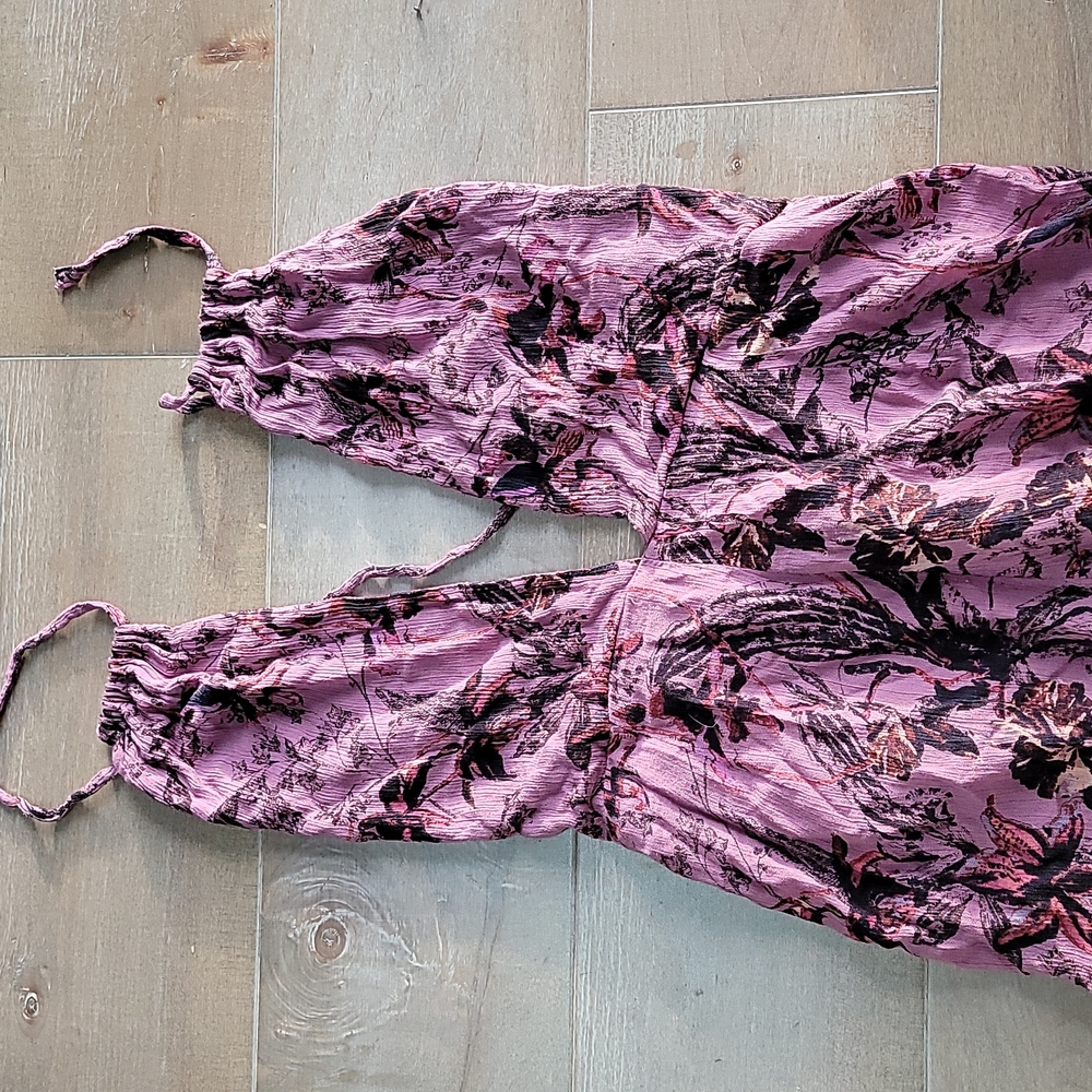 Free people size 6 palozza romper deep V neck floral